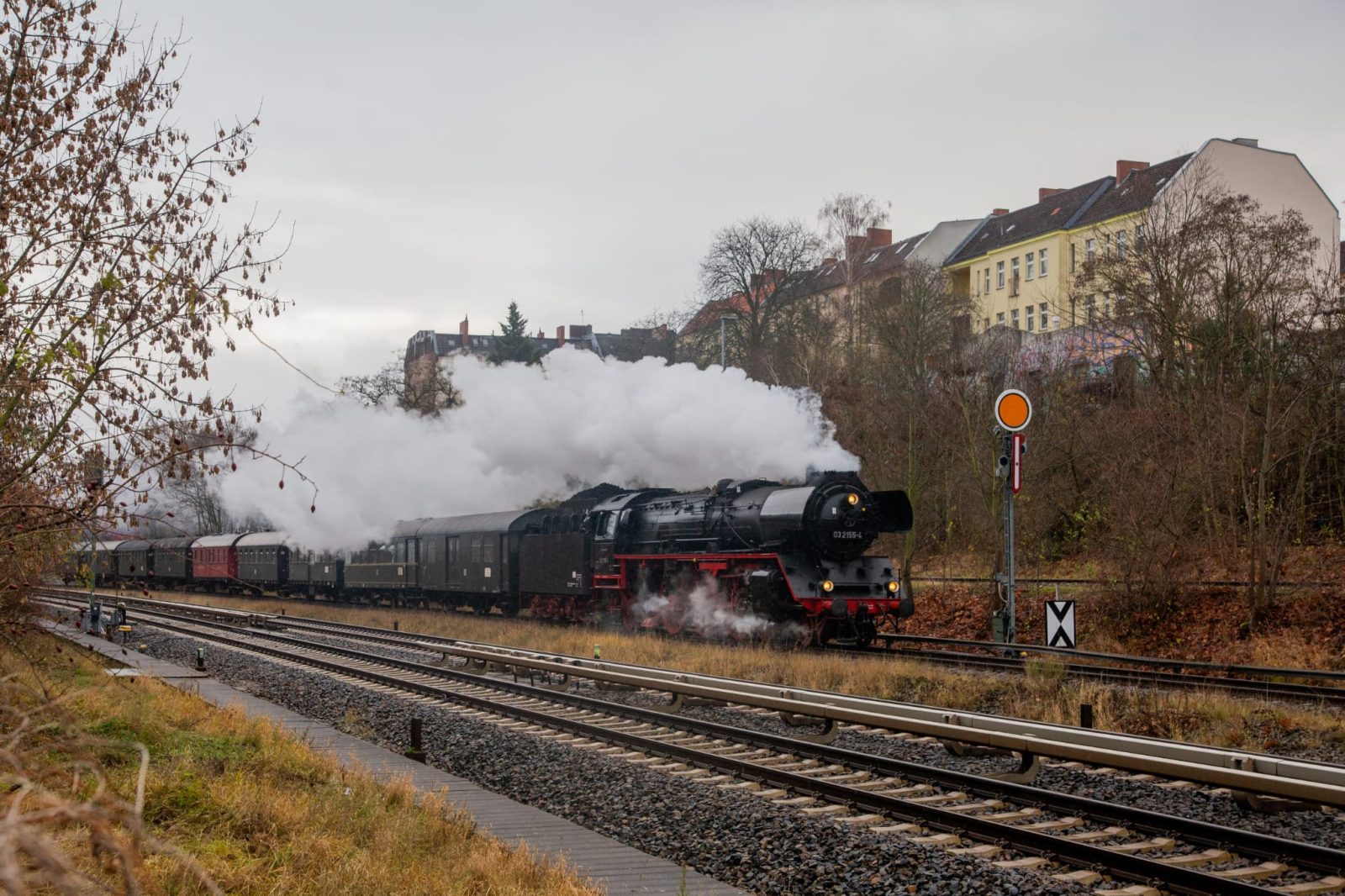 Adventsrundfahrt durch Berlin - Wir dampfen mit dem Nikolaus eine Runde durch Berlin - Bild 1